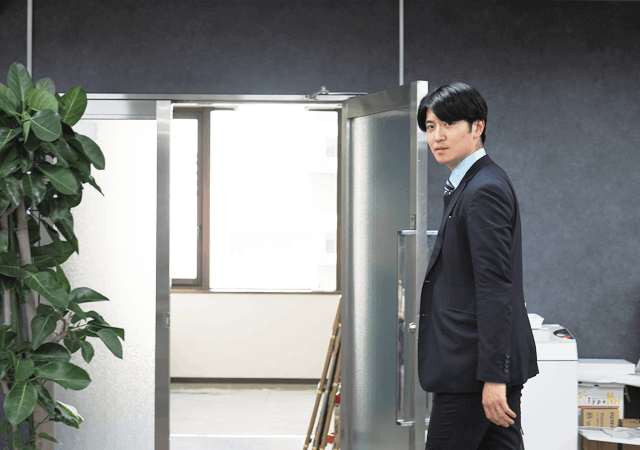 オフィスから出かける