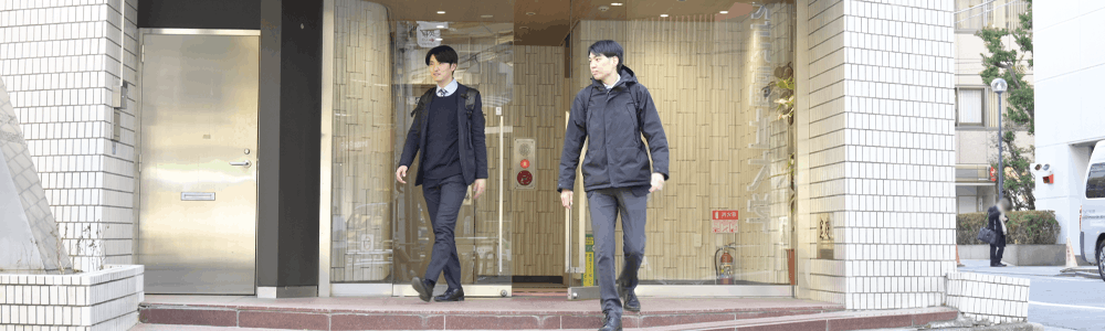 自社ビルから出かける