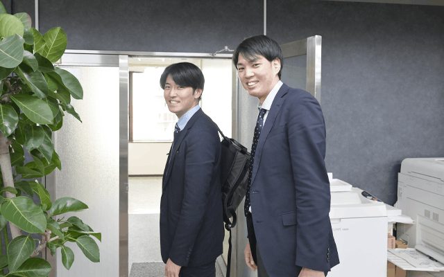 オフィスから出かける